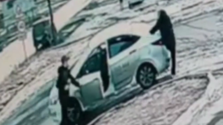 Житель Братска не оплатил товар в магазине и угрожал охраннику ножом